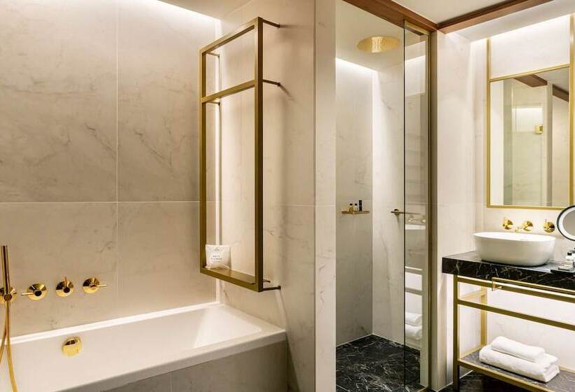 اتاق خانوادگی, Radisson Collection Bilbao