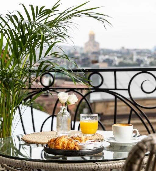 اتاق لوکس, Theory