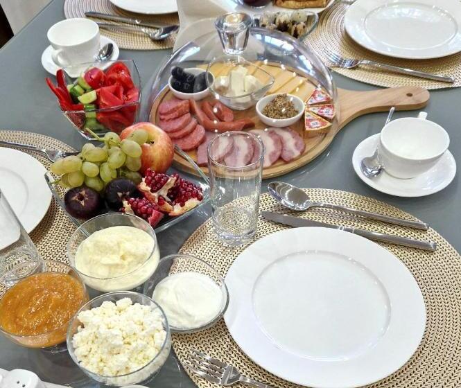 חדר סופריור לשלושה, Times