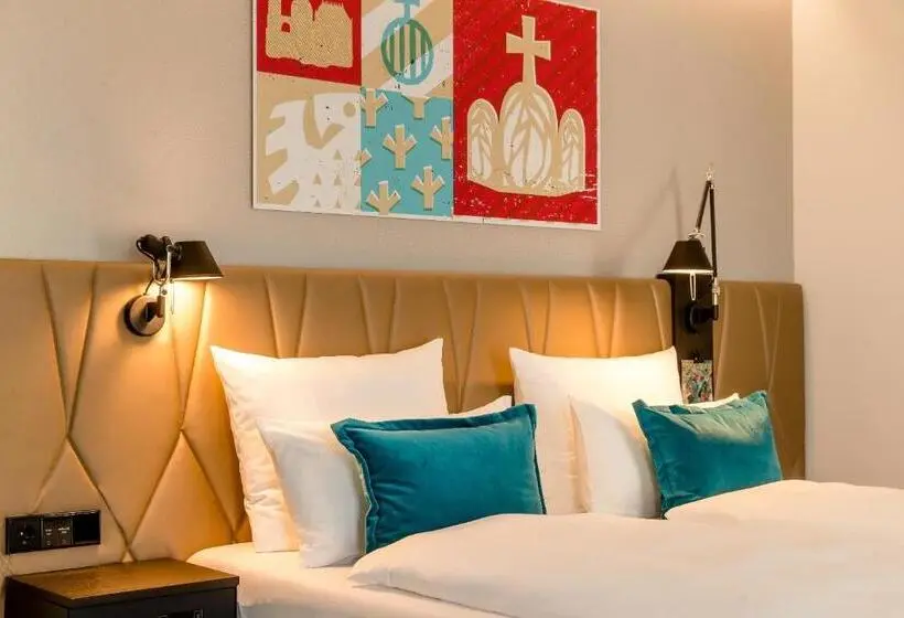 キングサイズベッドのスタンダードルーム, Motel One Aachen