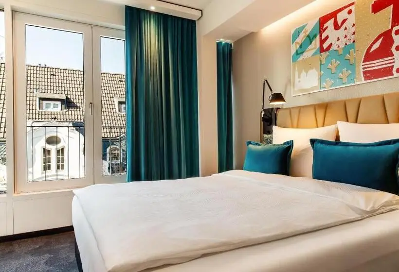 キングサイズベッドのスタンダードルーム, Motel One Aachen