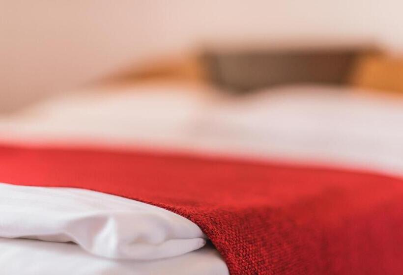 Quarto Estandar Individual, Raza De Soare