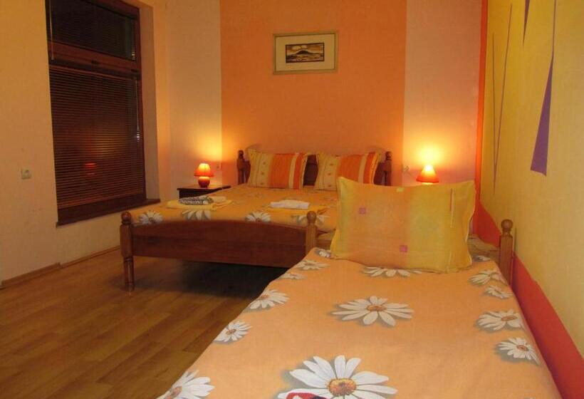 Номер Стандарт Вид на Сад, Pri Orehite Guesthouse