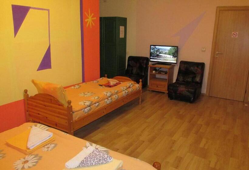 Номер Стандарт Вид на Сад, Pri Orehite Guesthouse