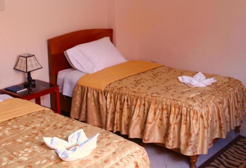 标准三人间, Conquistador