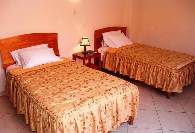 标准三人间, Conquistador