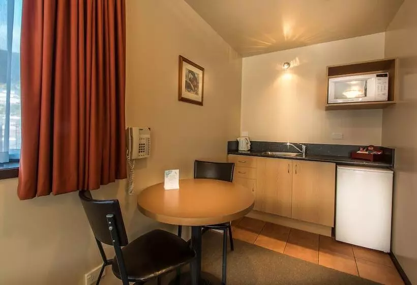 Standard-studio, Broadway Motel