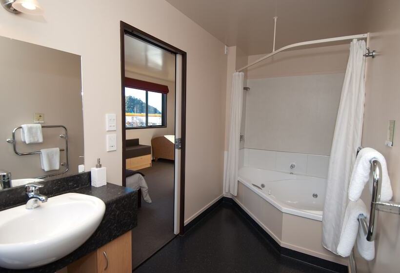 דירת אקזקיוטיב, חדר שינה 1, Broadway Motel