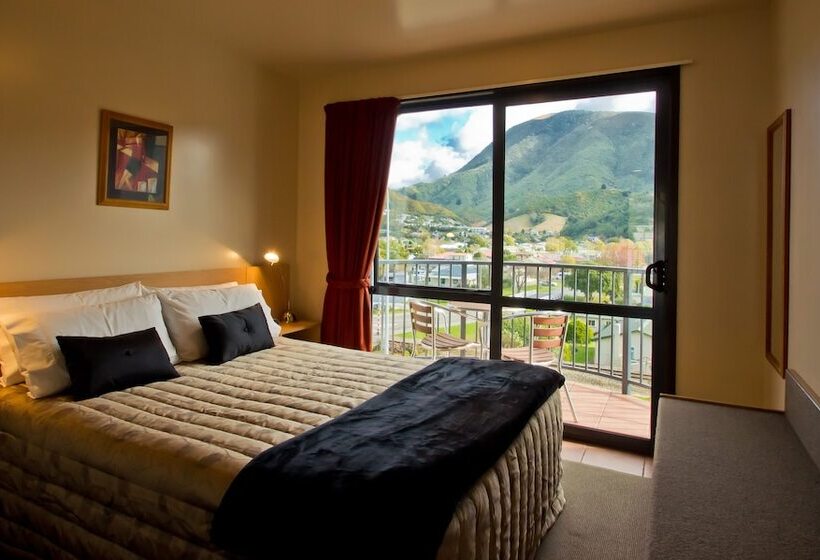 סטודיו אקזקיוטיב, Broadway Motel