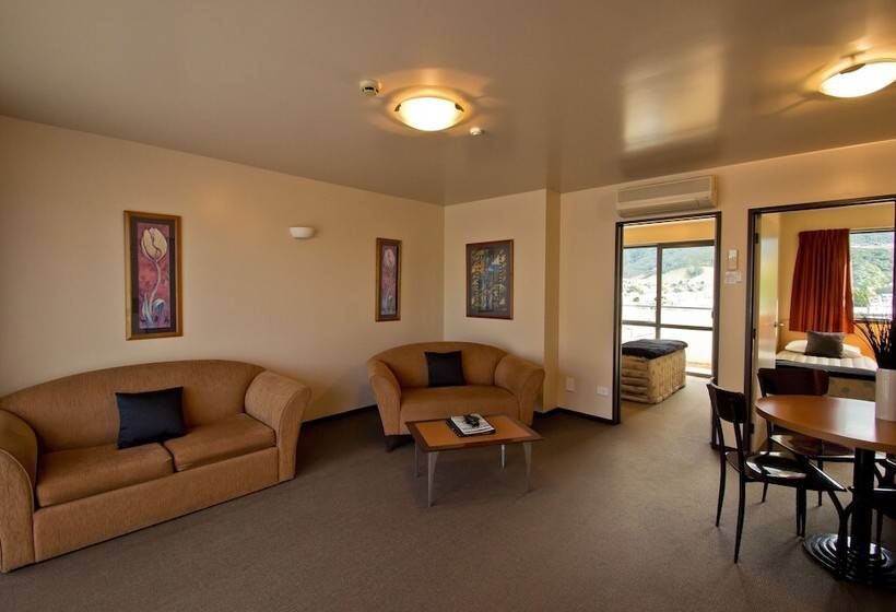 דירת שני חדרים, Broadway Motel