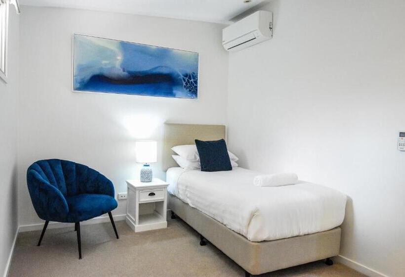 ２ベッドルームハウス, East On Byron