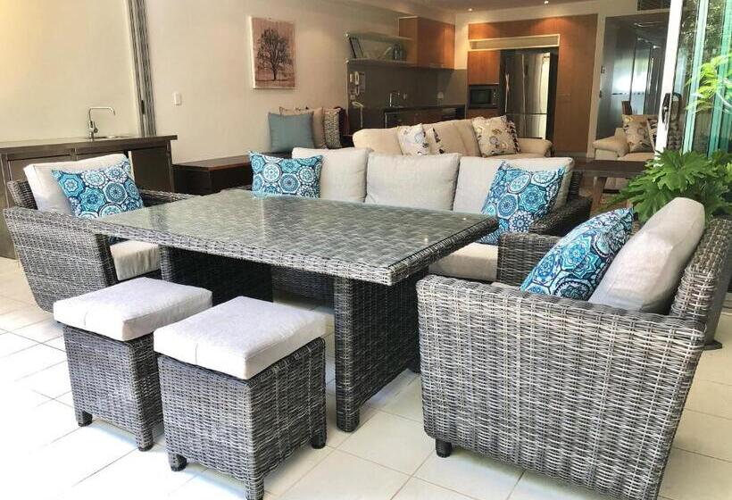 ツーベッドルーム　ヴィラ, East On Byron