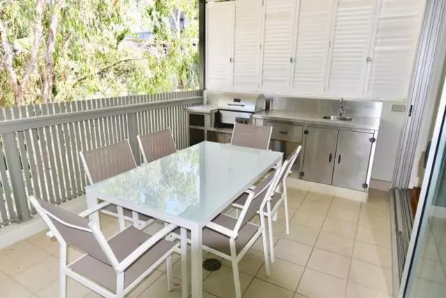 1 Bedroom Penthouse Apartment, East On Byron