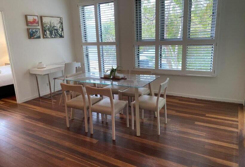 带1个卧室的顶楼公寓, East On Byron