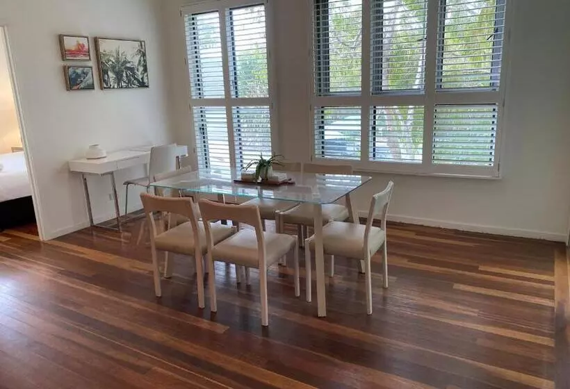 1 Bedroom Penthouse Apartment, East On Byron