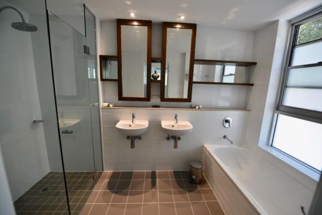 １ベッドルームペントハウスアパート, East On Byron