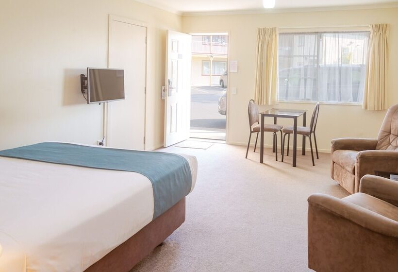 高级工作室, Bk S Pioneer Motel