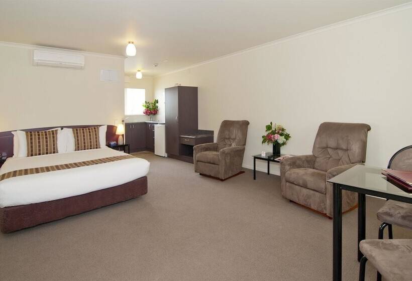 高级工作室, Bk S Pioneer Motel