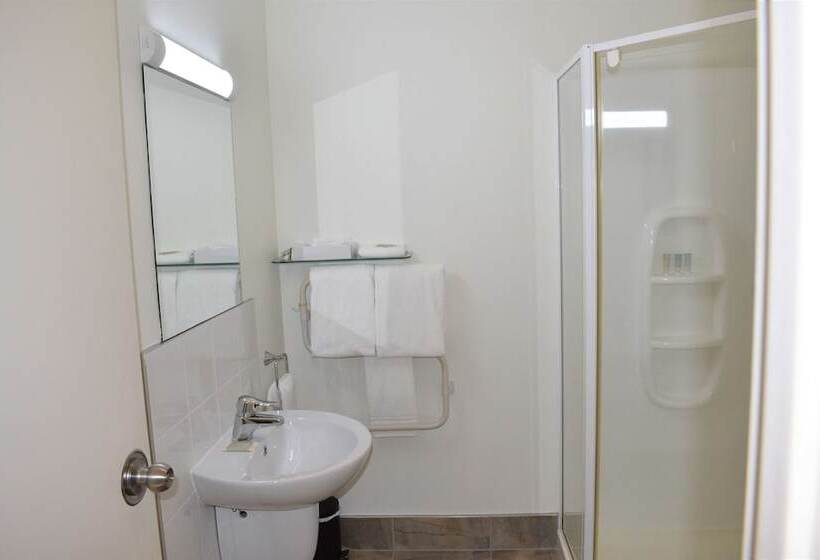 高级工作室, Bk S Pioneer Motel