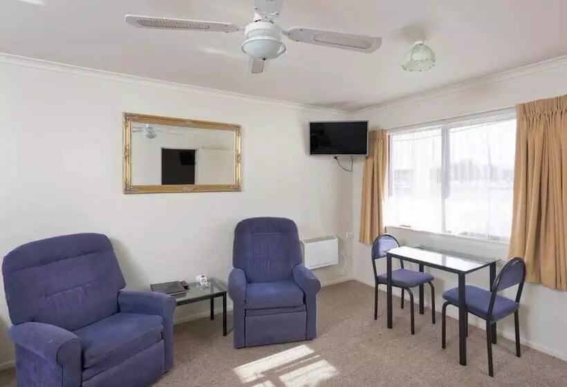استودیوی استاندارد, Bk's Rotorua Motor Lodge