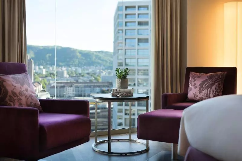 اتاق راحتی, Renaissance Zurich Tower