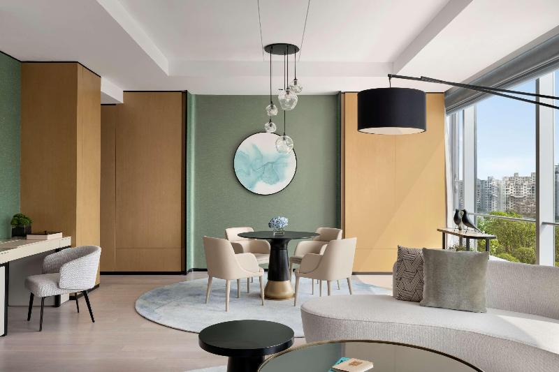 سوییت جونیور کلاب, Renaissance Zurich Tower