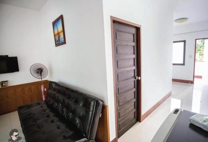 带大床的标准间, Staychill Resort