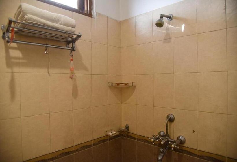 Quarto Estandar Cama King, Sajjan Villa