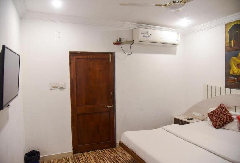 Quarto Estandar, Sajjan Villa