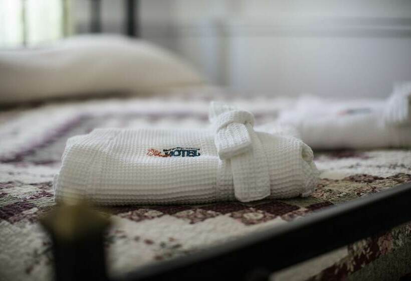 컴포트 룸, Ma Johnson S