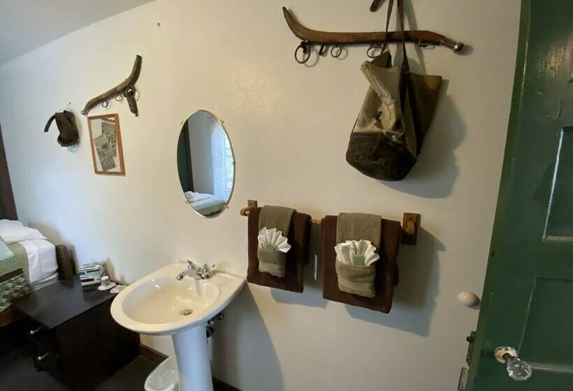 컴포트 룸, Ma Johnson S