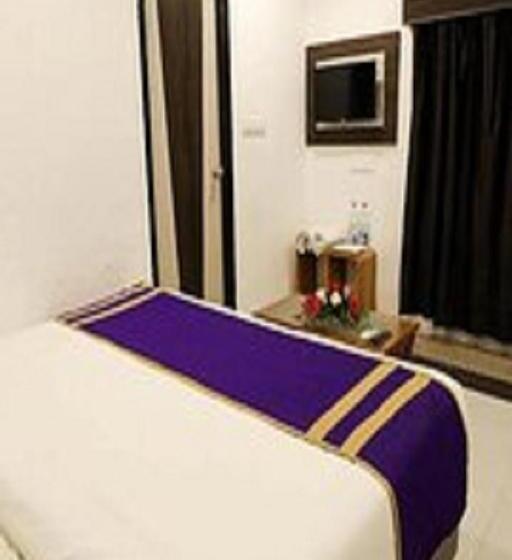 디럭스 룸, Opera Inn Near Central Bus Stand