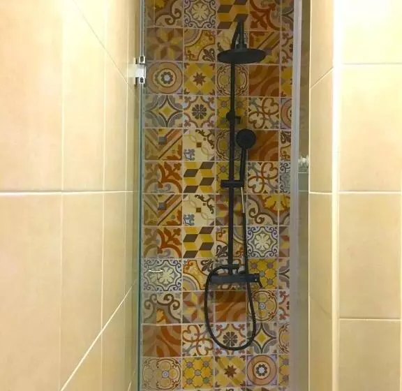 اتاق استاندارد با سرویس بهداشتی مشترک, Safestay Lisbon Bairro Alto
