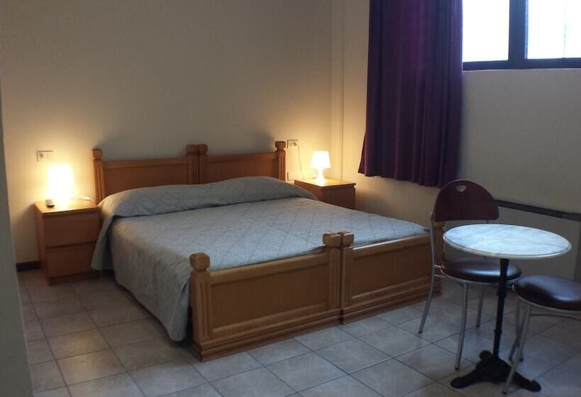 اتاق استاندارد, Youth Firenze 2000