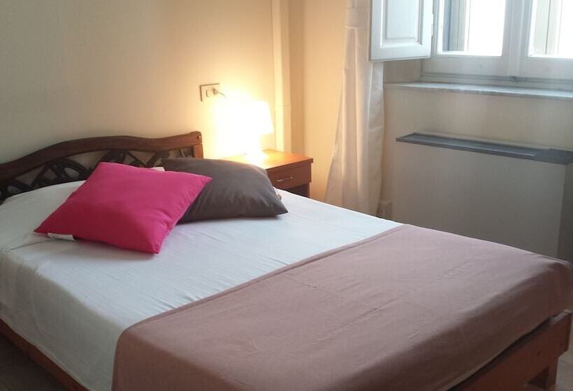 اتاق استاندارد یک نفره, Youth Firenze 2000