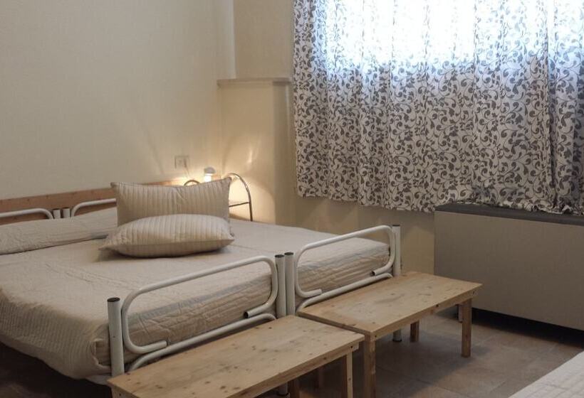 اتاق استاندارد سه نفره, Youth Firenze 2000