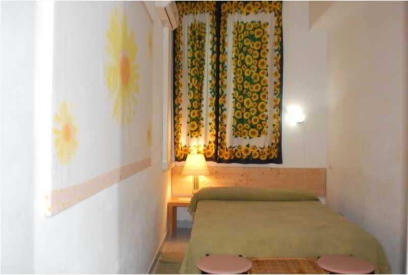 اتاق استاندارد یک نفره, Youth Firenze 2000