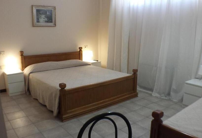 اتاق استاندارد سه نفره, Youth Firenze 2000