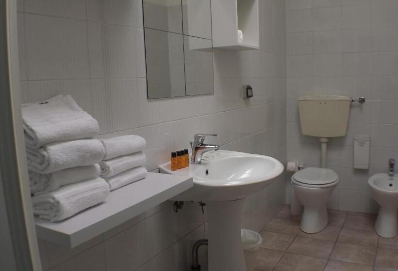 اتاق استاندارد, Youth Firenze 2000