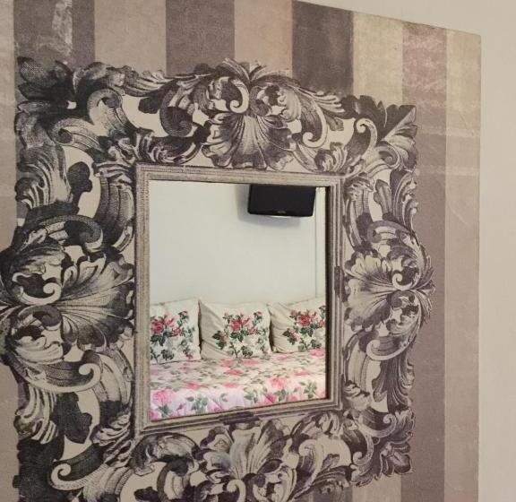 اتاق استاندارد سه نفره, B&b Dei Cavalieri