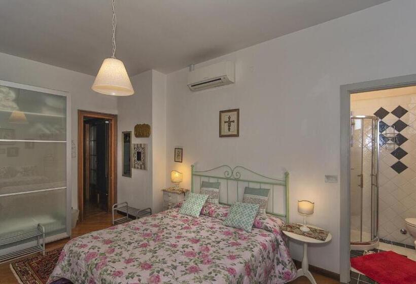 اتاق استاندارد سه نفره, B&b Dei Cavalieri