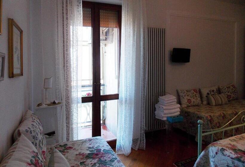 اتاق استاندارد سه نفره, B&b Dei Cavalieri