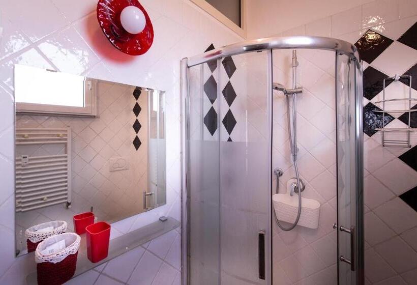 اتاق استاندارد سه نفره, B&b Dei Cavalieri