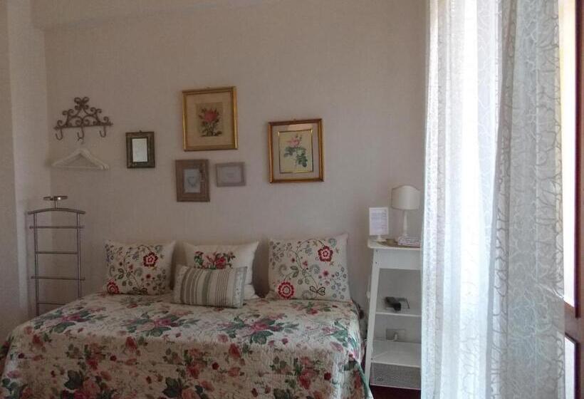 اتاق استاندارد سه نفره, B&b Dei Cavalieri