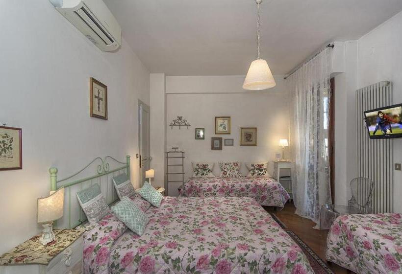 اتاق استاندارد سه نفره, B&b Dei Cavalieri