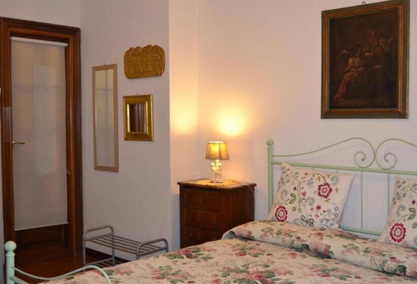 اتاق استاندارد سه نفره, B&b Dei Cavalieri