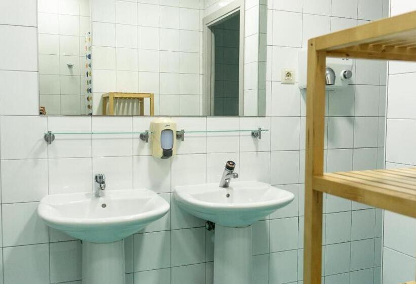 Кровать в Общей Комнате, Be Dream Hostel