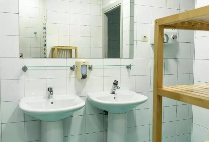 ルームシェアのワンベッド, Be Dream Hostel