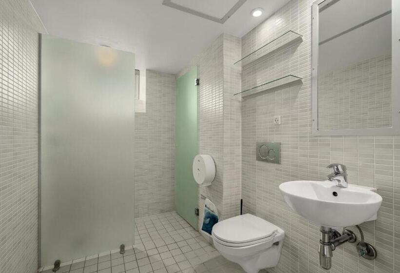 Кровать в Общей Комнате, Danhostel Copenhagen City & Apartments