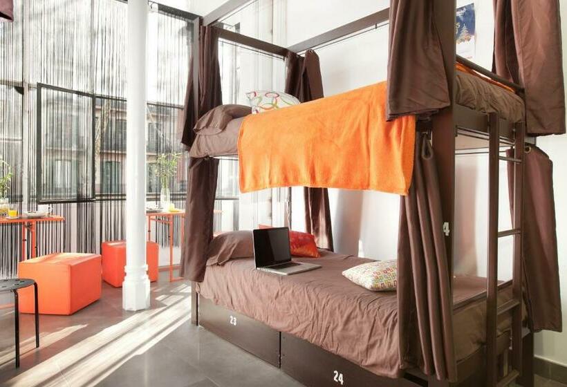 Кровать в Общей Комнате, Hip Karma Hostel